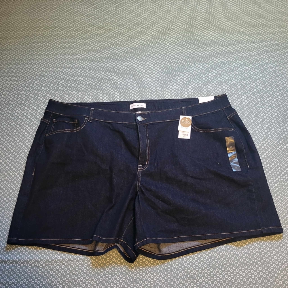 Lane Bryant Structured Denim Boyfriend Midi Shorts Tighter Tummy Size 28 NWT